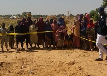 Bombardeio nos vilarejos: relatos de sobreviventes na Nigéria