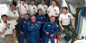 Astronautas da nasa retornam à Terra após missão antecipada por emergência médica