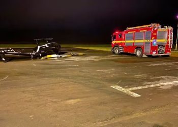 Homem invade aeroporto para testar helicóptero e derruba aeronave