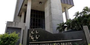 Banco Central inicia corte da Selic, mas mantém juros altos