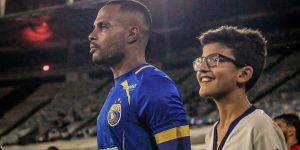 Jogador do Sampaio Corrêa recebe alta após convulsão em jogo