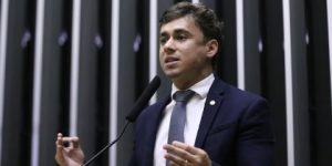 Uso de aeronave ligada a Vorcaro por Nikolas gera polêmica