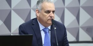 O relator da CPI do INSS, deputado Alfredo Gaspar, trocou o União pelo PL — Foto