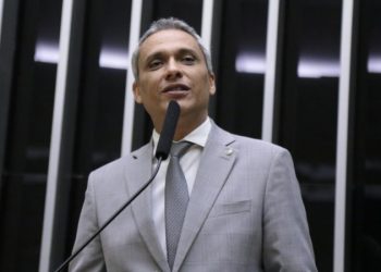 O deputado federal Gustavo Gayer no plenário da Câmara dos Deputadops