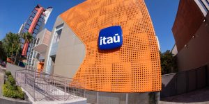 Itaú (ITUB4) reduz operações na Colômbia e Panamá com venda estratégica