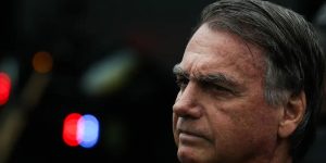 Internação de Bolsonaro e cirurgia programada para quinta-feira