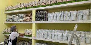 Colégios recebem primeira remessa de alimentos do ano com novidade da tecnologia ATM