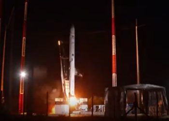 Foguete sul-coreano explode e cai em lançamento histórico no Brasil