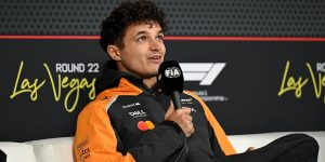 Lando Norris assina capacete lendário de Jackie Stewart em 2025