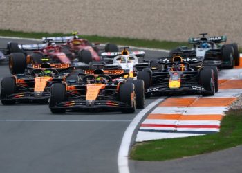 Lando Norris, McLaren, Oscar Piastri, McLaren, Max Verstappen, Red Bull Racing