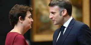 Demissão de presidente do Louvre após roubo gera discussão