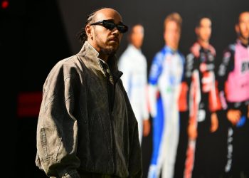 Como os pilotos da F1 celebraram a chegada de 2026: Da festa de Lewis Hamilton ao passeio de Esteban Ocon na Disneyland