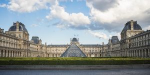 Joias roubadas do Louvre: descubra as peças e sua organização