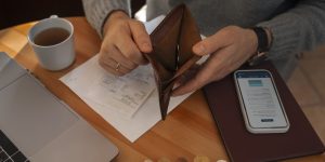 man-saving-money-energy-crisis