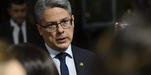 O senador Alessandro Vieira (MDB-SE), relator da CPI do Crime Organizado — Foto: