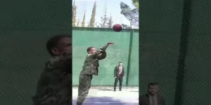 Presidente sírio se diverte jogando basquete com militares dos EUA