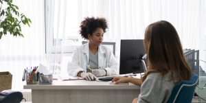 Como clínicas médicas, odontológicas e de estética em Curitiba podem atrair mais pacientes com marketing digital em 2026