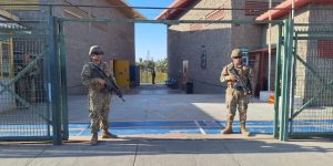 m colorida de militares em zonas eleitorais no Chile - Metrópoles