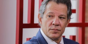 m colorida, o ministro da Fazenda, Fernando Haddad, concede entrevista ao Acorda Metrópoles- Metrópoles