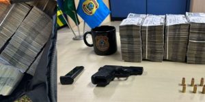 Mochila com dinheiro apreendido