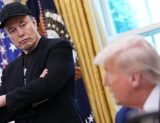 Decisão dos EUA classifica SpaceX como transportadora aérea, isentando-a de regulamentação trabalhista