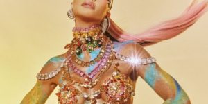 Sabrina Sato brilha com corpo pintado no ensaio da Vila Isabel