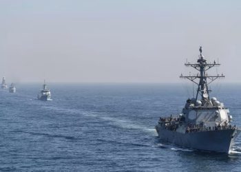 Colisão de navios militares dos EUA gera feridos e investigações