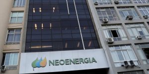 Neoenergia (NEOE3) reporta lucro 73% maior no 4º trimestre