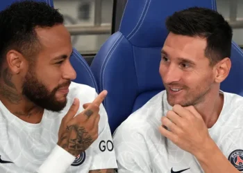 s Neymar e Lionel Messi foram companheiros no Paris Saint-Germain entre 2021 e 2023