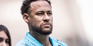Neymar critica gramado sintético após empate