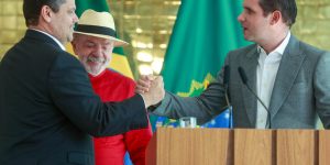 os-presidentes-luiz-inacio-lula-da-silva-da-republica-davi-alcolumbre-do-senado-e-hugo-motta-da-camara-dos-deputados-fazem-declaracao-no-palacio-da-alvorada-metropoles-8-scaled-1