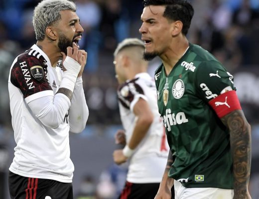 Gabigol e Gustavo Gòmez durante a final da Libertadores 2021