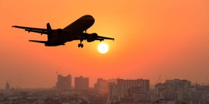 Paralisação nos EUA impacta viagens aéreas antes do feriado