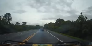 Homem dirige 3 km com pneus estourados para escapar da polícia