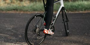 Ciclista morre em Itapema após colidir com carro