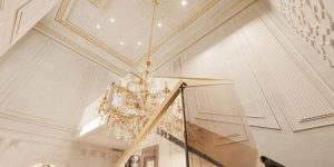 Como usar a altura do pé direito para reforçar a identidade do ambiente