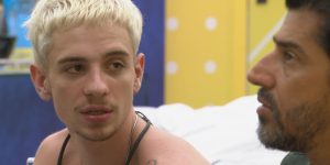 Juliano Floss mantém alerta constante ao observar Brigido no BBB 26