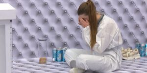 Elisa avalia resistência no quarto branco do BBB 26