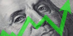 Dólar fecha em alta com incertezas sobre juros nos EUA