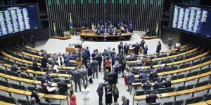 colorida do Plenário da Câmara dos Deputados