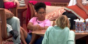 Milena revela voto e critica brother por dormir durante o jogo
