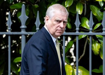 E-mails expõem laços do príncipe Andrew com Jeffrey Epstein