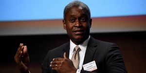 Desafios do Fed: Bostic analisa impacto da IA no emprego