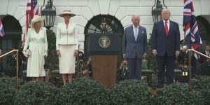 Rei Charles III, do Reino Unido (à esquerda), e presidente dos EUA, Donald Trump