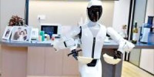 robo-executando-tarefas-domesticas-em-casa