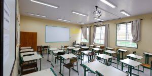 sala-de-aula-vazia-em-sc