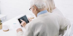 Até que idade o idoso é obrigado a votar? Análise legal