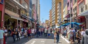 Impacto do desemprego baixo e reforma do IR na renda das famílias