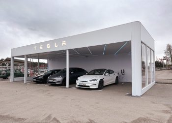 Elon Musk confirma que Tesla Semi começará produção em alta escala