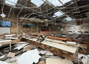 Destruição em SC: forte vento arranca teto de salão histórico